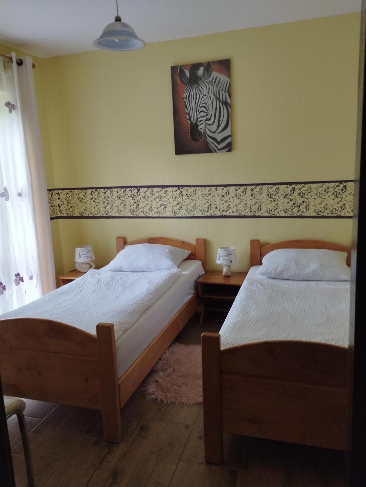 Guest House Kmecki Hram Fortuna Idrija Exterior foto